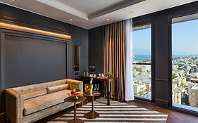 דברה בראון, מבית מלונות בראון